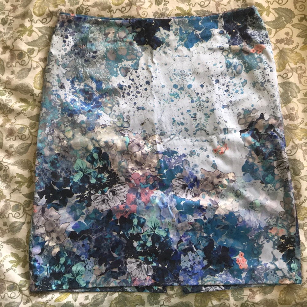 H&M Floral Fitted Skirt